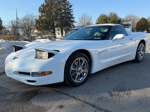 Used 2004 Chevrolet Corvette Convertible w/ Preferred Equipment Group image 12