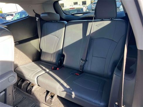 Used 2018 Buick Enclave Essence image 9