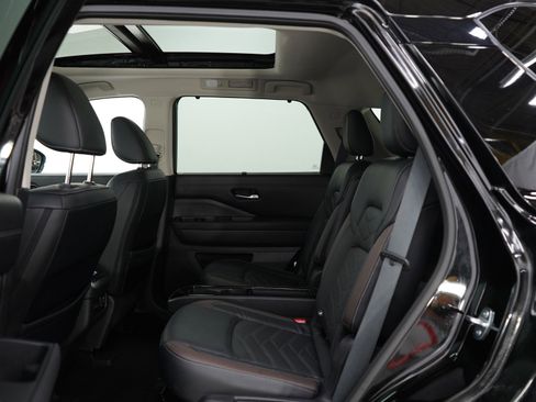 Used 2023 Nissan Pathfinder Platinum image 21