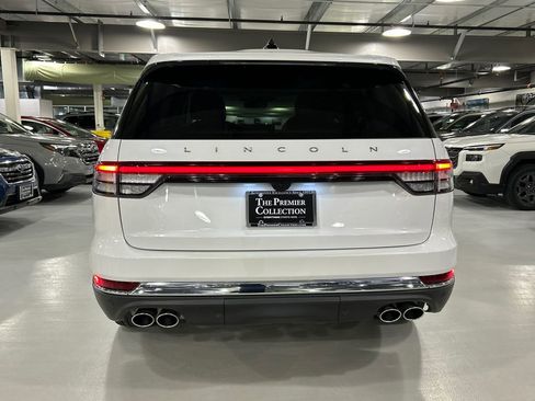 Used 2026 Lincoln Aviator AWD image 3