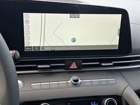 Used 2024 Hyundai Elantra SEL FWD image 16