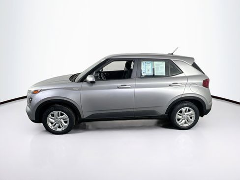 Used 2023 Hyundai Venue SE image 8