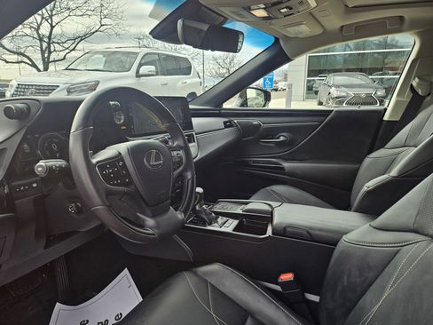 Used 2022 Lexus ES 300h w/ Luxury Package image 12