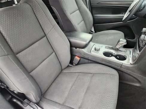 Used 2019 Jeep Grand Cherokee Laredo image 13