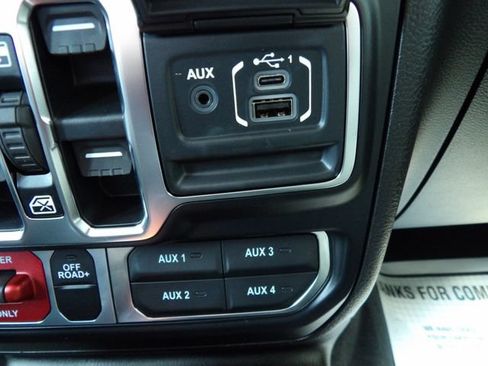New 2026 Jeep Gladiator Mojave w/ Safety Group AWD/4WD image 25