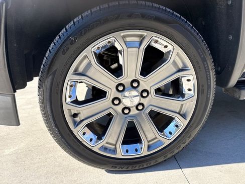 Used 2018 GMC Sierra 1500 Denali w/ Denali Ultimate Package image 11