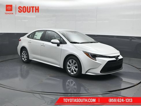 Used 2026 Toyota Corolla LE FWD image 4