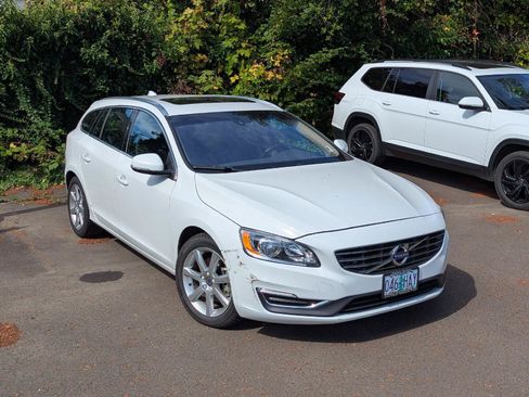 Used 2016 Volvo V60 T5 Premier FWD image 11