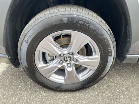 Used 2025 Toyota RAV4 XLE image 14