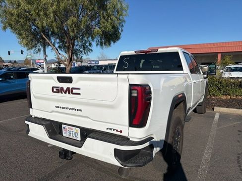 Used 2025 GMC Sierra 2500 AT4 image 11