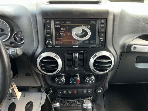 Used 2014 Jeep Wrangler Unlimited Sahara w/ Katzin Premium Leather Group AWD/4WD image 20