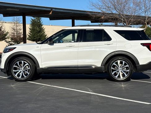 Used 2025 Ford Explorer ST-Line image 13