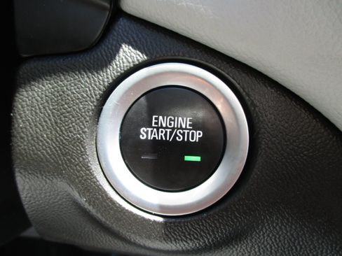 Used 2021 Chevrolet Equinox LT FWD image 17