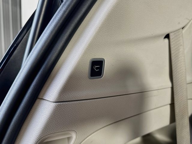 Used 2024 Chrysler Pacifica Touring-L FWD image 40