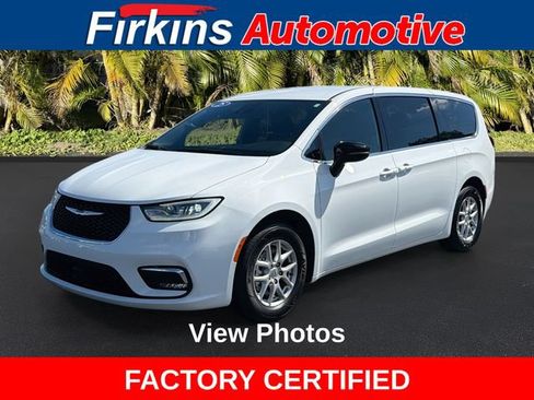 Used 2025 Chrysler Pacifica Select FWD image 1