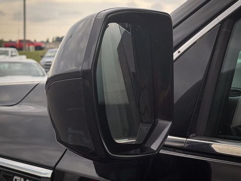 Used 2021 GMC Yukon XL SLE AWD/4WD image 18