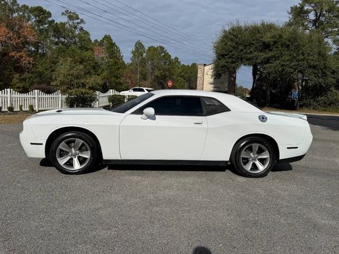 Used 2018 Dodge Challenger SXT image 3