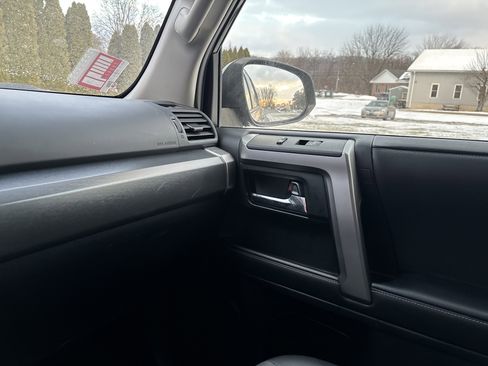 Certified 2024 Toyota 4Runner SR5 Premium image 22