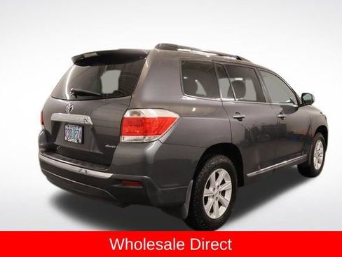 Used 2012 Toyota Highlander 4WD w/ Tech Pkg image 2