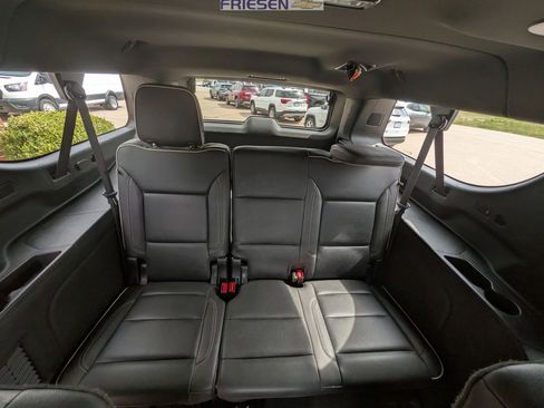 Used 2023 Chevrolet Suburban Premier image 16