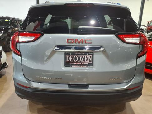 Used 2023 GMC Terrain SLE w/ Driver Convenience Package AWD/4WD image 5