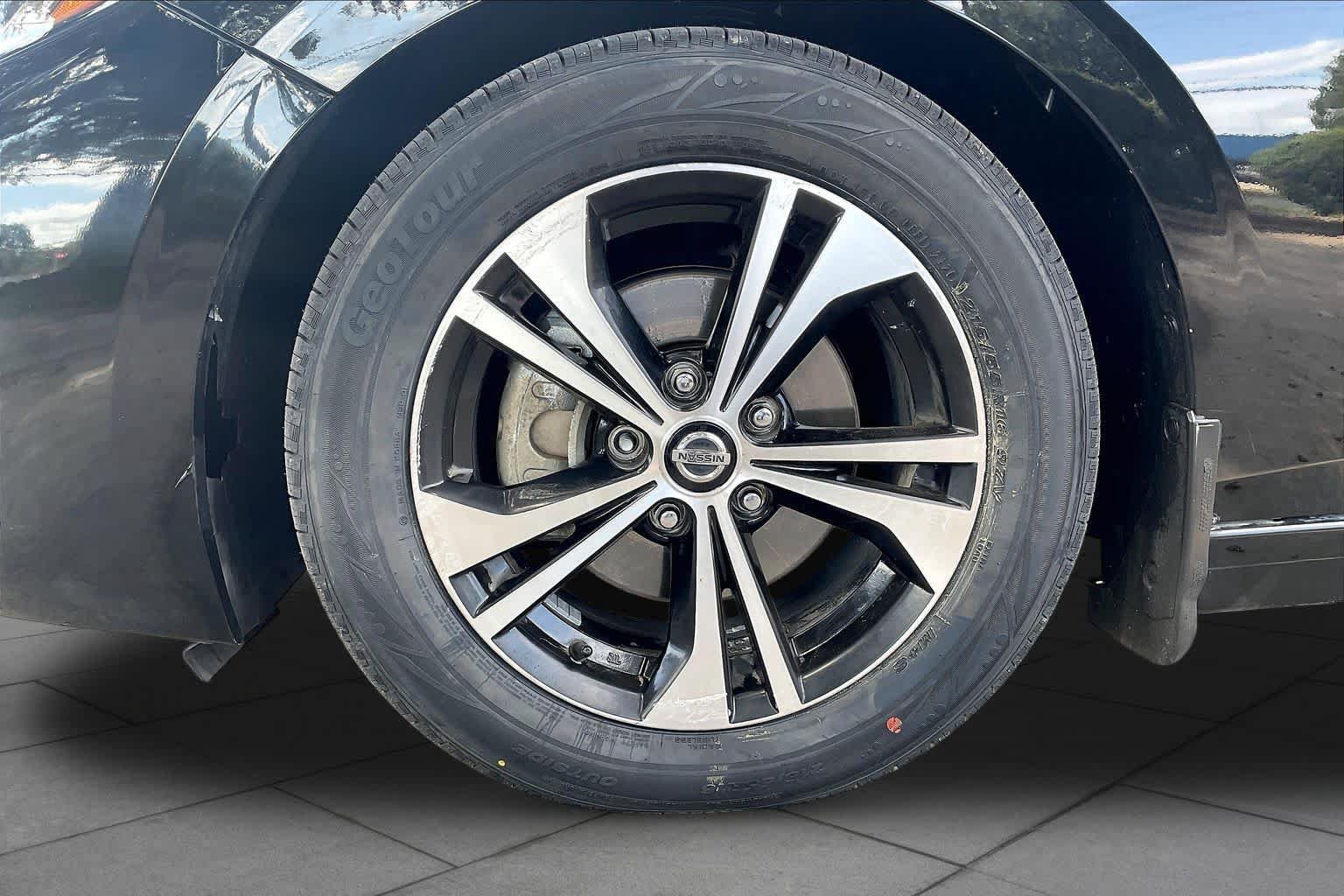 Used 2022 Nissan Sentra SV w/ All-Weather Package FWD image 11