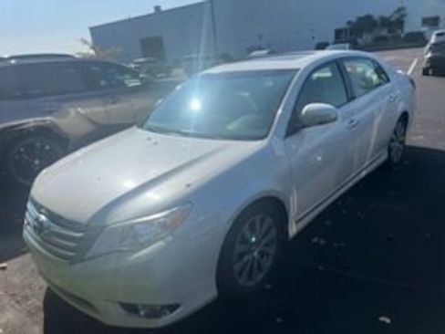 Used 2011 Toyota Avalon Limited FWD image 1