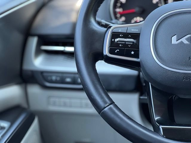 Used 2022 Kia Carnival LX FWD image 32