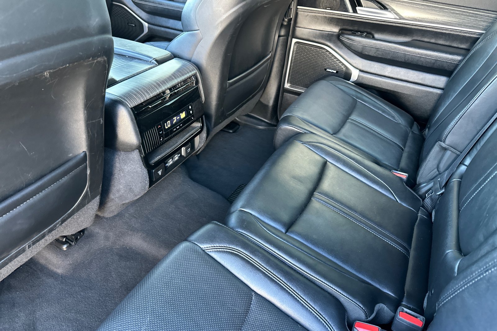 Used 2024 Jeep Wagoneer L Series II w/ Flexible Seating Group AWD/4WD image 13
