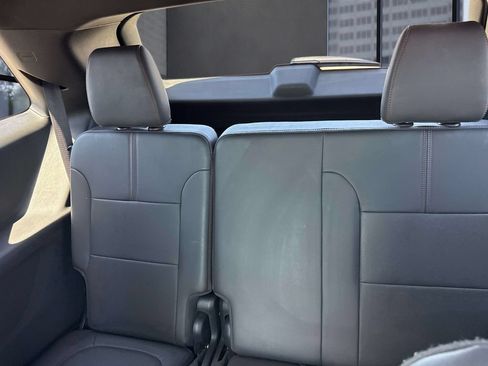 Used 2023 Chevrolet Traverse RS AWD/4WD image 19