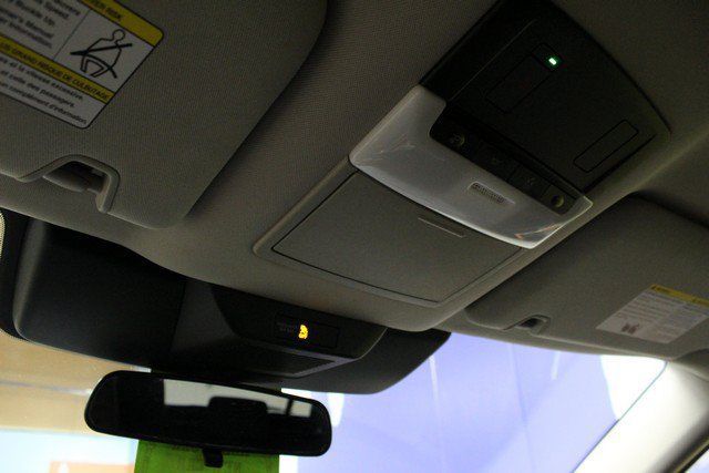 Used 2025 Nissan Pathfinder SV FWD image 31