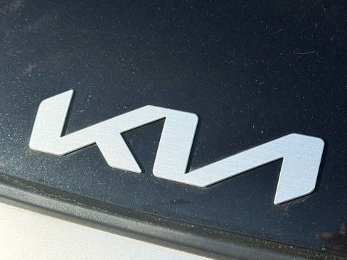Used 2024 Kia Sportage LX image 8