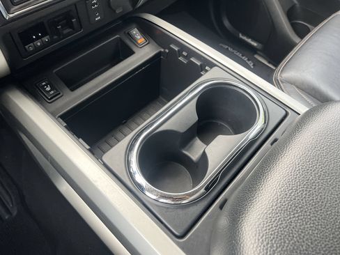 Used 2018 Nissan Titan SL w/ Chrome Package RWD image 9