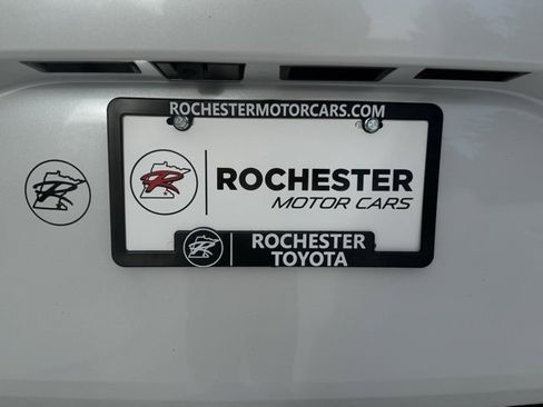 Used 2025 Toyota Sienna XLE image 47