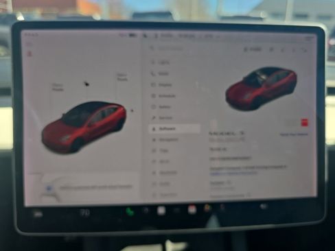 Used 2021 Tesla Model 3 Performance image 3