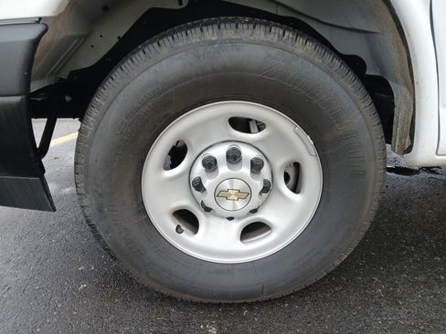 Used 2025 Chevrolet Express 2500 Extended w/ Communications Package image 22