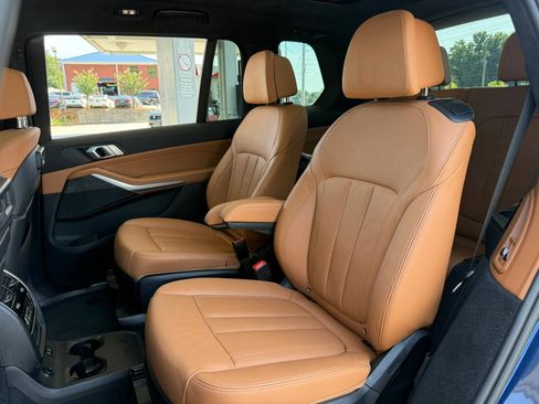 Used 2022 BMW X7 xDrive40i w/ M Sport Package AWD/4WD image 29