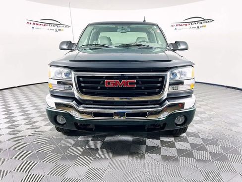 Used 2004 GMC Sierra 2500 SLT w/ Heavy-Duty Power Package AWD/4WD image 3