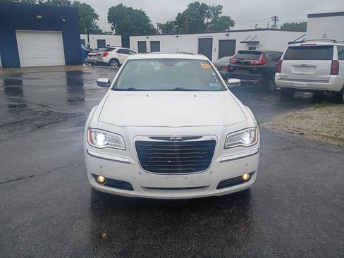 Used 2011 Chrysler 300 C RWD image 2