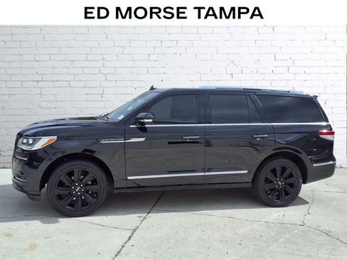 Used 2023 Lincoln Navigator Reserve image 2
