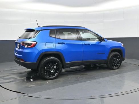 New 2026 Jeep Compass Latitude image 3
