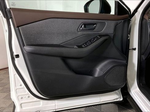 Used 2021 Nissan Rogue S image 22