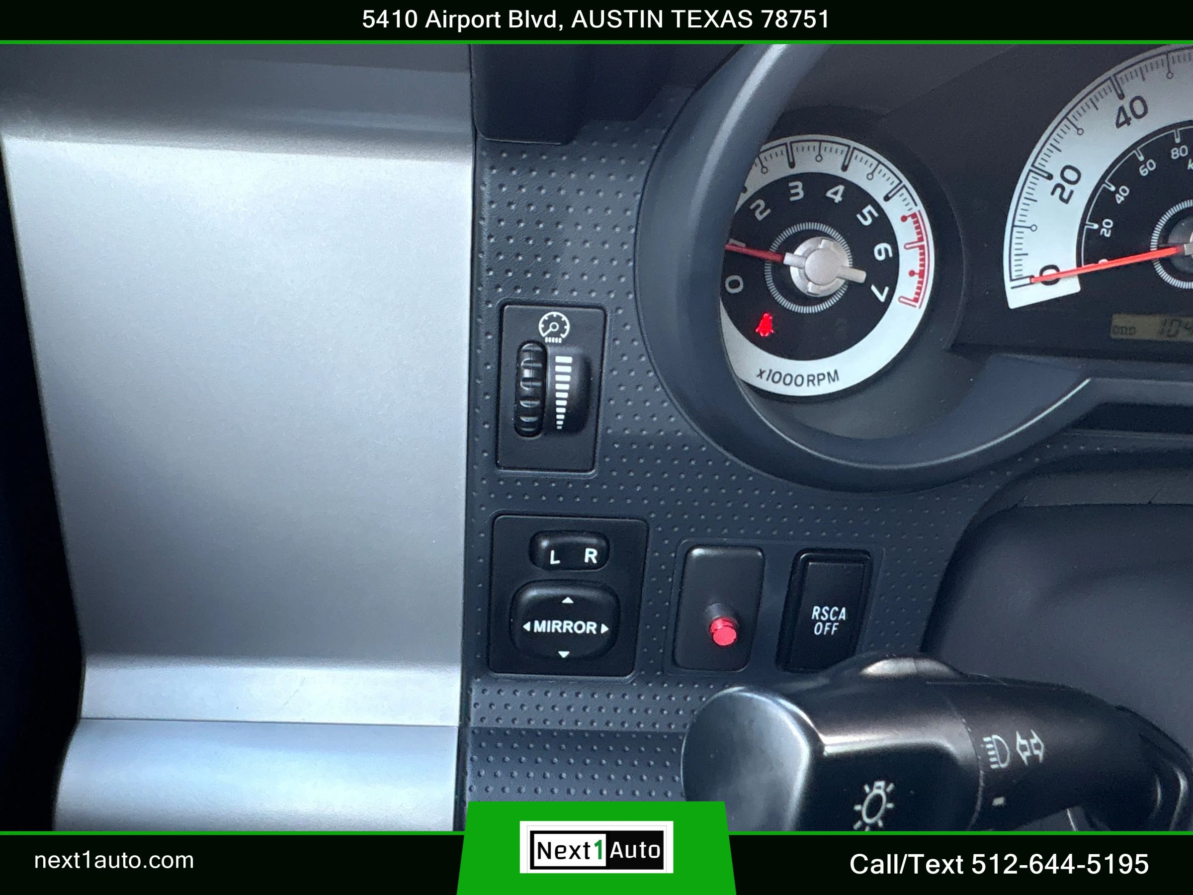 Used 2011 Toyota FJ Cruiser 2WD w/ Upgrade Pkg image 21