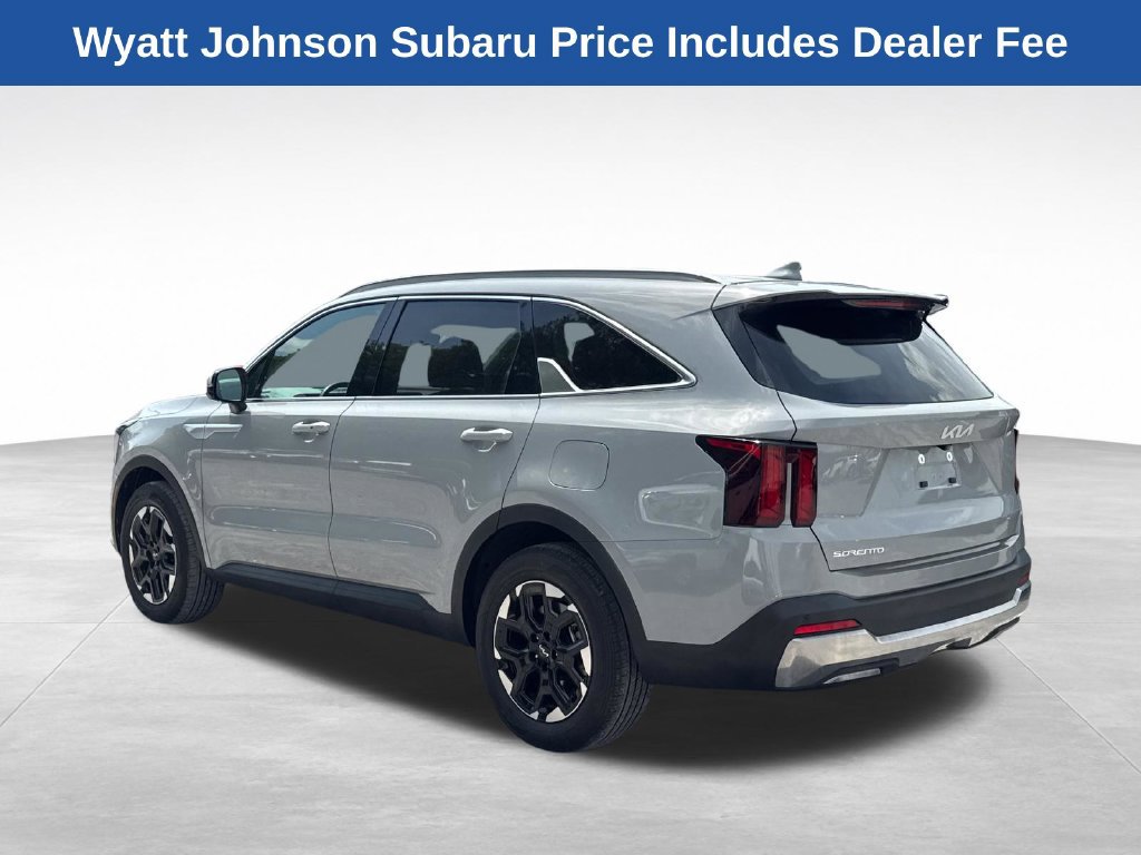 Used 2025 Kia Sorento S FWD image 3