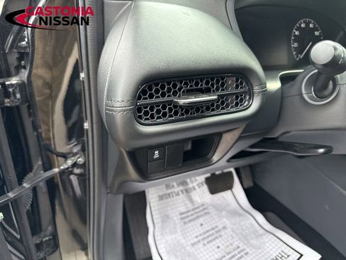 Used 2025 Honda HR-V LX image 26