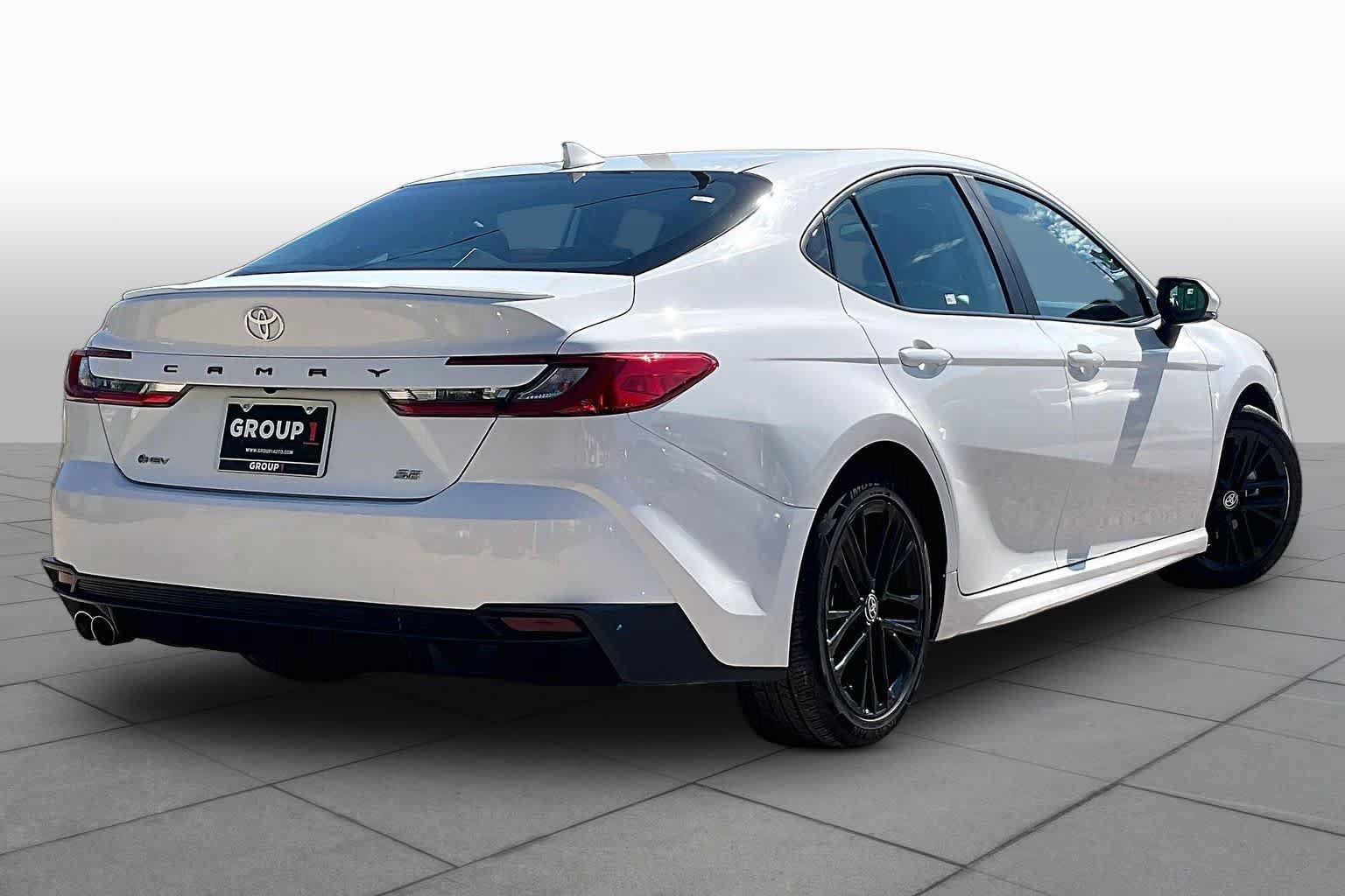 Used 2025 Toyota Camry SE FWD image 13