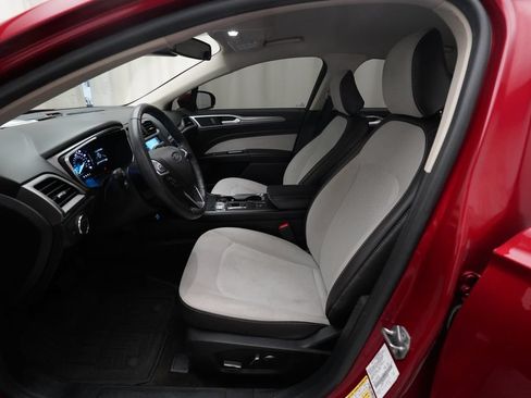 Used 2020 Ford Fusion SE w/ Equipment Group 151A FWD image 7