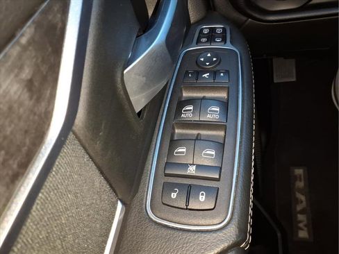 Used 2024 RAM 2500 Big Horn w/ Sport Appearance Package image 26