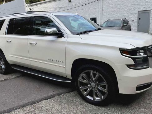 Used 2015 Chevrolet Suburban LTZ image 2