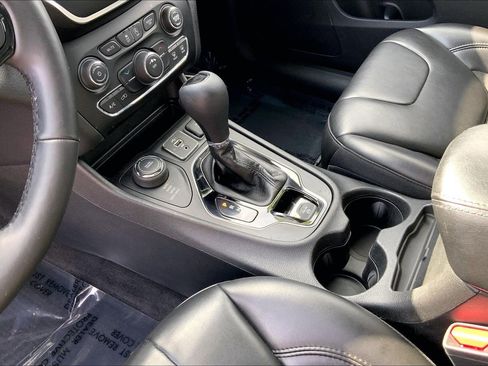 Used 2019 Jeep Cherokee Latitude Plus image 14